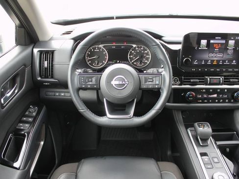 Used 2023 Nissan Pathfinder SL w/ Lighting Package (N92) image 11