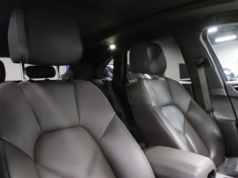Used 2023 Porsche Macan image 30