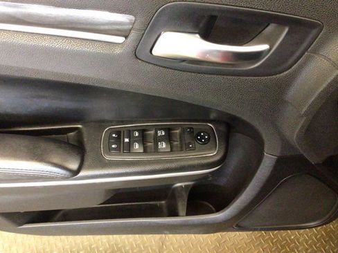Used 2021 Chrysler 300 Touring RWD image 14