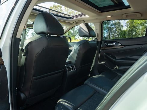 Used 2017 Nissan Maxima Platinum FWD image 14