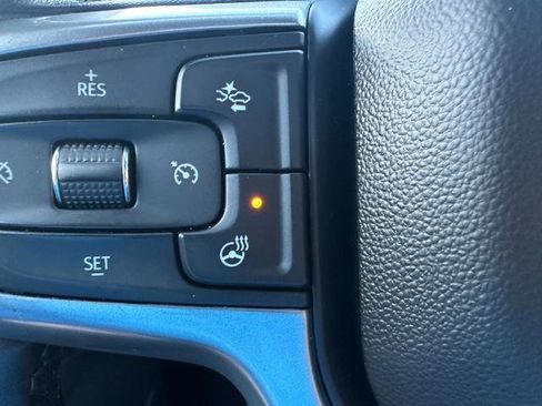 Used 2022 Chevrolet Suburban Z71 w/ Luxury Package image 38