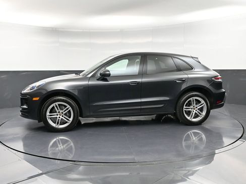 Certified 2025 Porsche Macan image 2