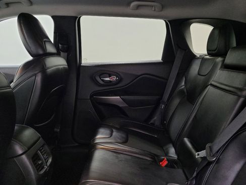 Used 2019 Jeep Cherokee Latitude Plus w/ Cold Weather Group image 18