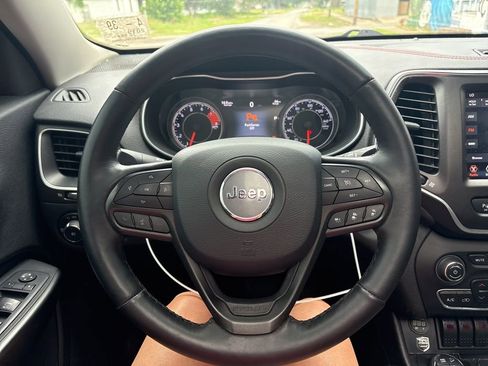 Used 2019 Jeep Cherokee Trailhawk AWD/4WD image 17