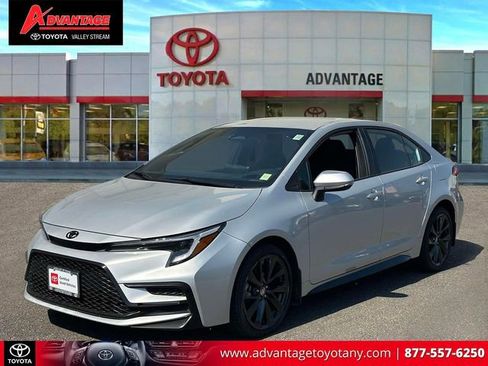 Used 2023 Toyota Corolla SE w/ Carpet Mat Package (TMS) FWD image 4