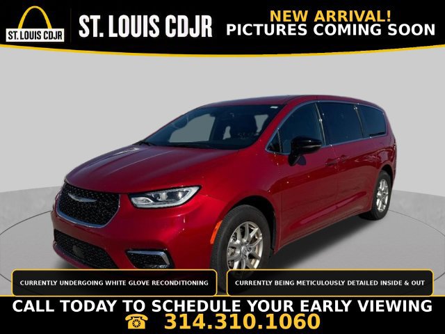 Used 2025 Chrysler Pacifica Select FWD image 1