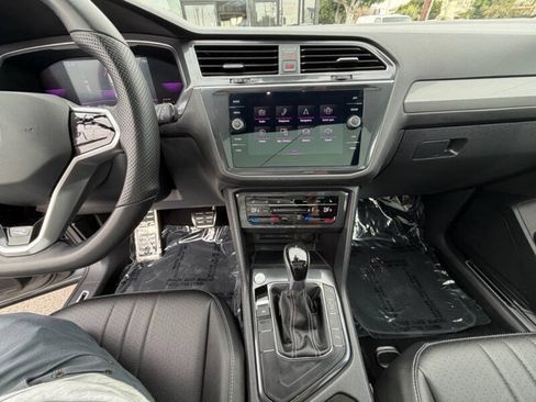Used 2023 Volkswagen Tiguan SE R-Line FWD image 17