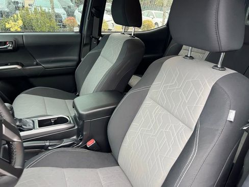 Certified 2022 Toyota Tacoma TRD Off-Road image 14