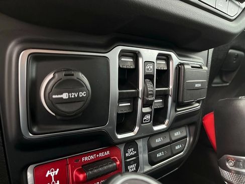 Used 2024 Jeep Gladiator Rubicon AWD/4WD image 26