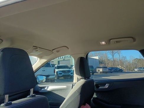 Used 2020 Ford Escape SE image 18