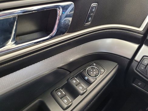 Used 2017 Ford Explorer XLT w/ Equipment Group 201A image 27