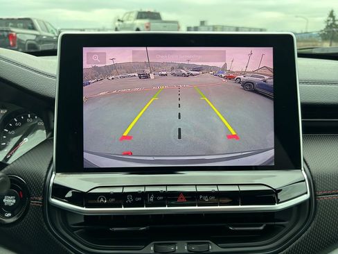 Used 2024 Jeep Compass Trailhawk image 20