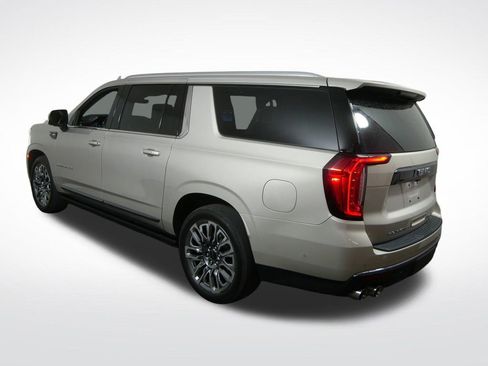 Used 2023 GMC Yukon XL Denali Ultimate AWD/4WD image 6