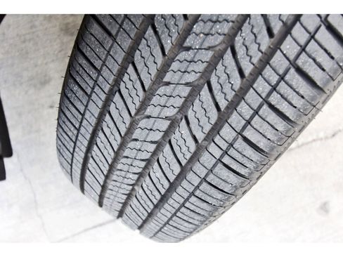 Certified 2025 Nissan Kicks SV image 31