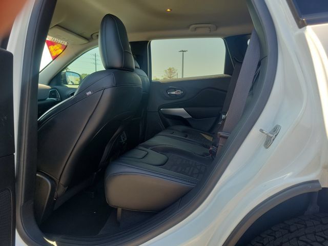 Used 2022 Jeep Cherokee Latitude AWD/4WD image 11