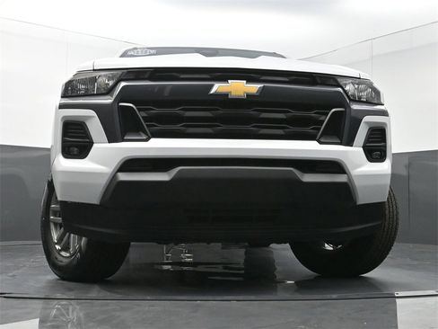 Used 2024 Chevrolet Colorado LT w/ LT Convenience Package image 24
