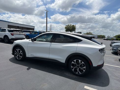 Used 2025 Ford Mustang Mach-E Select w/ Comfort Package Lite image 9