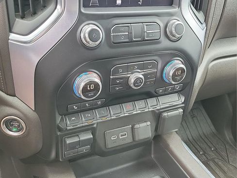Used 2019 GMC Sierra 1500 SLT w/ SLT Premium Package AWD/4WD image 17