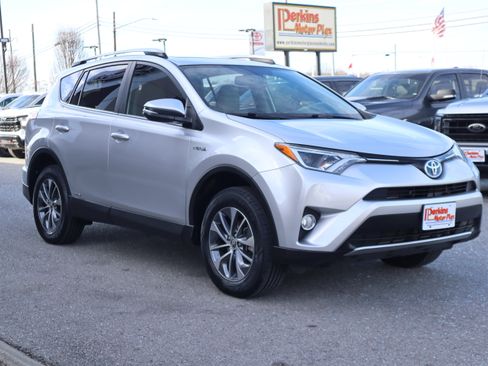 Used 2016 Toyota RAV4 XLE image 5