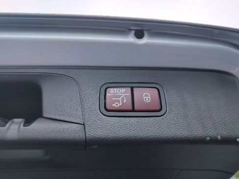 Used 2022 Mercedes-Benz GLC 300 w/ Premium Package Lite image 28