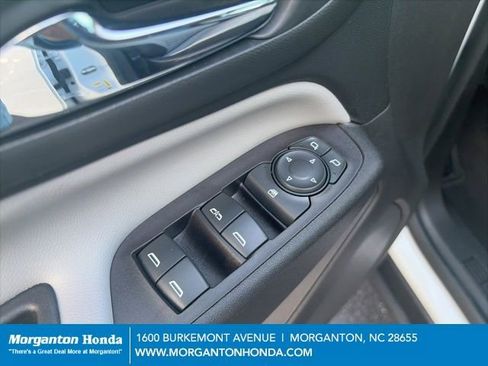 Used 2022 Chevrolet Equinox LS w/ LS Convenience Package FWD image 17