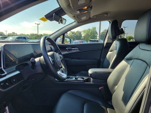 Used 2025 Kia Sportage EX FWD image 15
