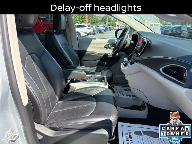 Used 2023 Chrysler Pacifica Touring-L AWD/4WD image 24