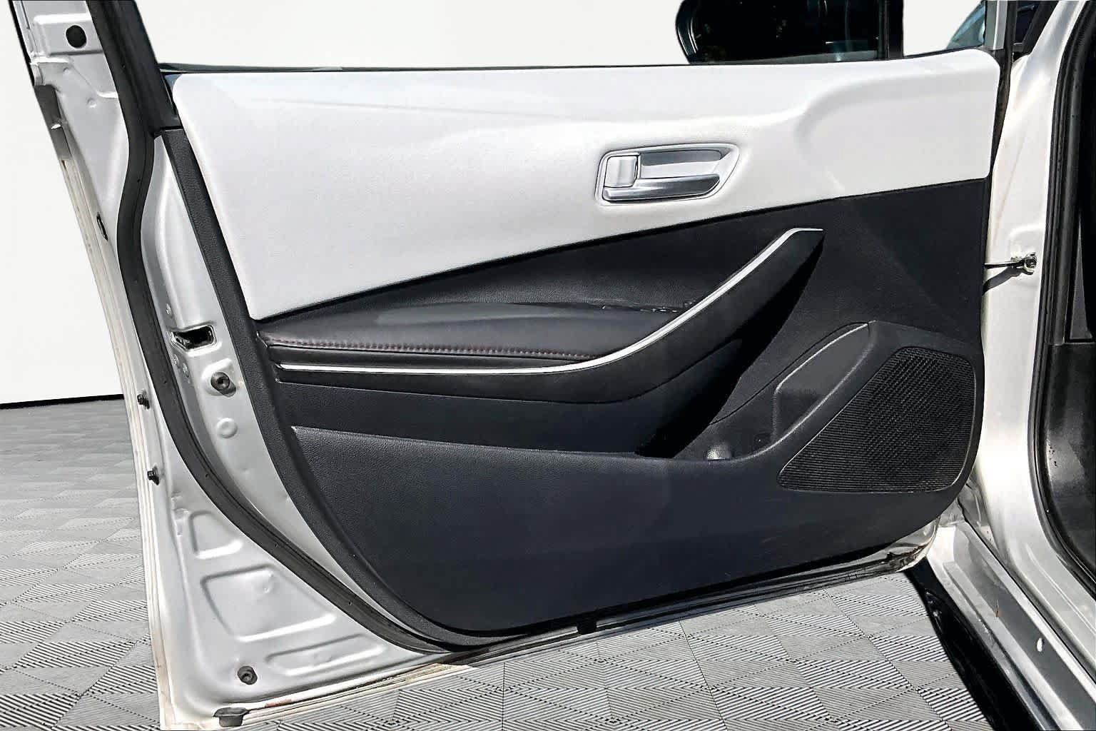 Certified 2025 Toyota Corolla SE FWD image 22