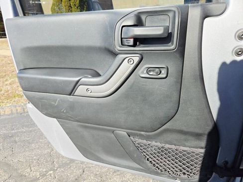 Used 2017 Jeep Wrangler Sport image 34