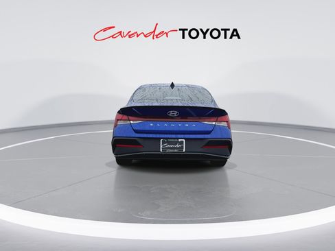 Used 2025 Hyundai Elantra Sport image 7