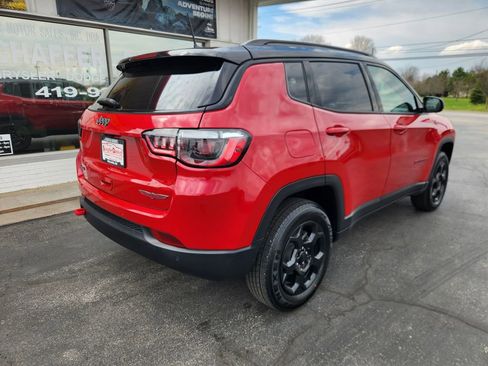Used 2023 Jeep Compass Trailhawk w/ Trailhawk Convenience Group AWD/4WD image 3