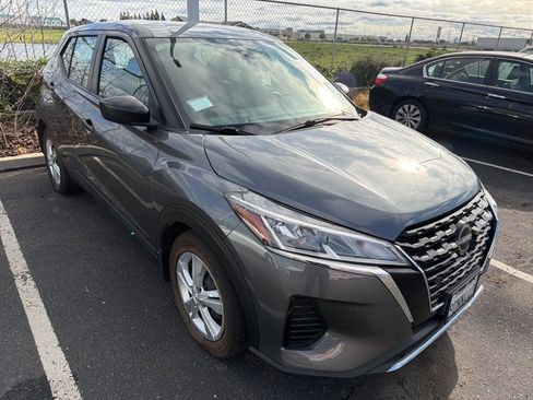 Used 2023 Nissan Kicks S image 5