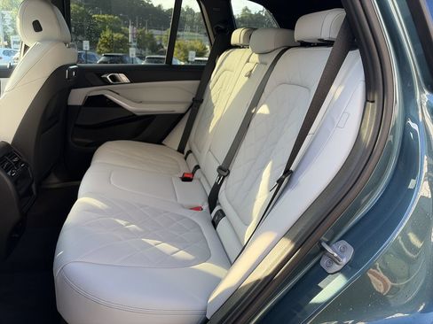 Used 2024 BMW X5 xDrive40i w/ Premium Package AWD/4WD image 32