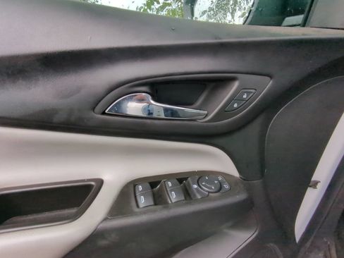Used 2023 Chevrolet Equinox LS FWD image 8