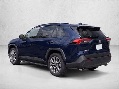 Used 2022 Toyota RAV4 XLE Premium FWD image 5