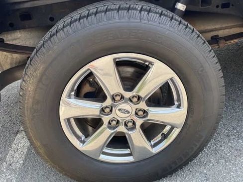 Used 2019 Ford F150 Lariat w/ Equipment Group 502A Luxury AWD/4WD image 15