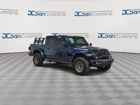 Used 2025 Jeep Gladiator Rubicon image 2