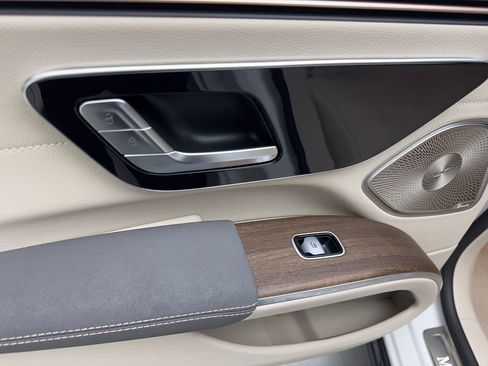 Used 2022 Mercedes-Benz EQS 450+ Sedan image 35