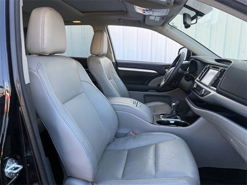 Used 2016 Toyota Highlander XLE image 31