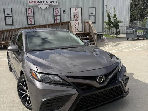 Used 2023 Toyota Camry SE w/ Convenience Package FWD image 2