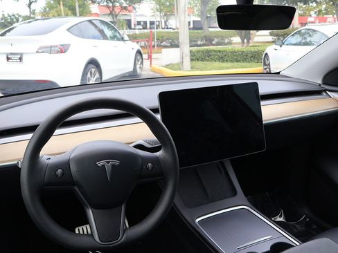 Used 2023 Tesla Model Y Performance AWD/4WD image 36