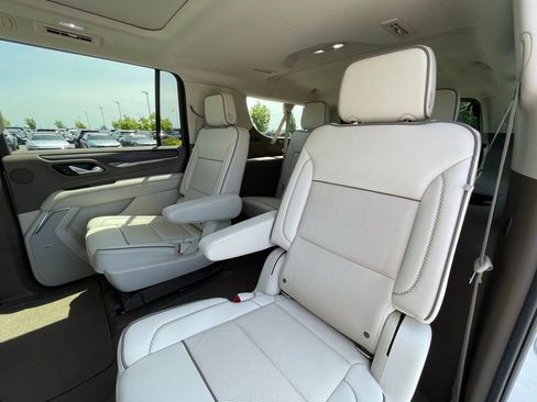 Used 2022 GMC Yukon XL Denali AWD/4WD image 25