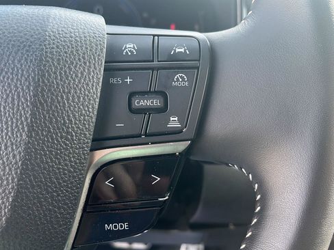 Used 2025 Toyota Camry SE image 14