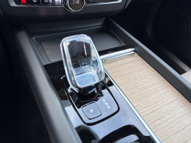 New 2027 Volvo XC60 B5 Plus AWD/4WD image 21