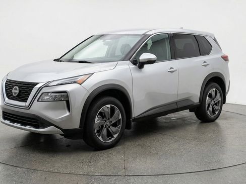 Used 2025 Nissan Rogue SV FWD image 3