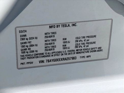 Used 2024 Tesla Model Y Long Range AWD/4WD image 26