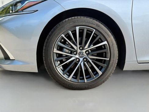 Used 2025 Lexus ES 350 w/ Premium Package FWD image 42