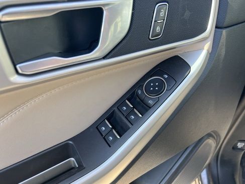 Used 2023 Ford Explorer XLT image 13