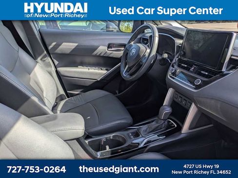 Used 2023 Toyota Corolla Cross XLE w/ Convenience Package image 7