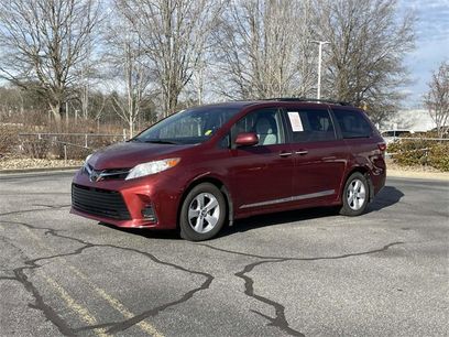 Used 2020 Toyota Sienna LE w/ LE Preferred Package
